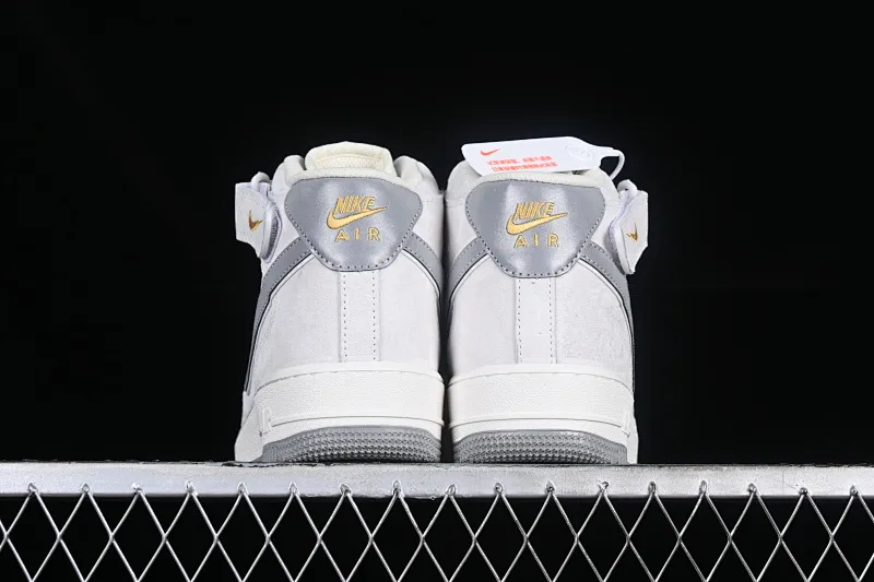 All categories Nk Air Force 1 Air Force series Nk Air Force 1 Mid Air Force mid-top Nk Air Force 1'07 Mid small hook gray suede Air Force One mid-top casual sneakers KG3031-012